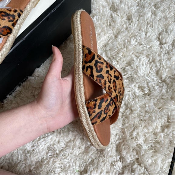 J Slides | NWT Tan Leopard Leather Reva Sandals Size 7 - Picture 4 of 5